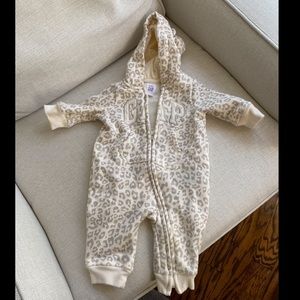 GAP all in one hoodie outfit